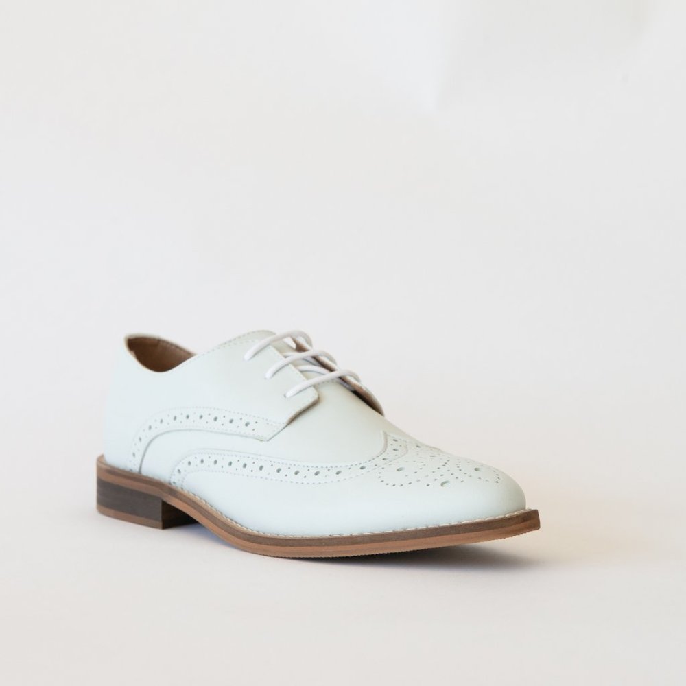 White Wingtip Oxford - Confidence Collection - Picture 2 of 9